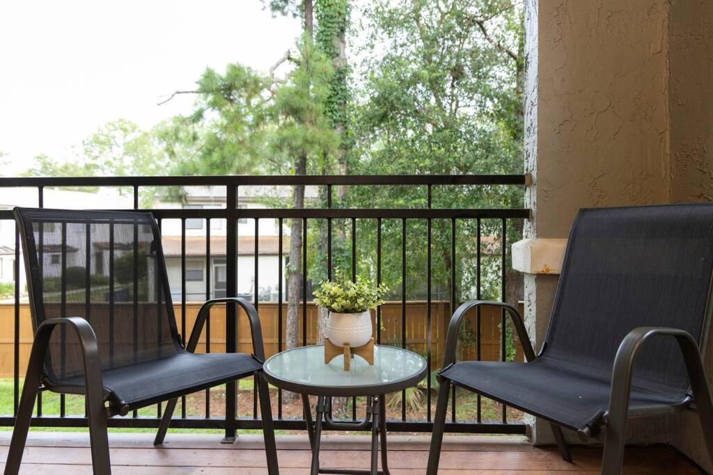 Rustic Luxe Loft , A King Bed Hideout With Edge Apartment Gainesville Ngoại thất bức ảnh
